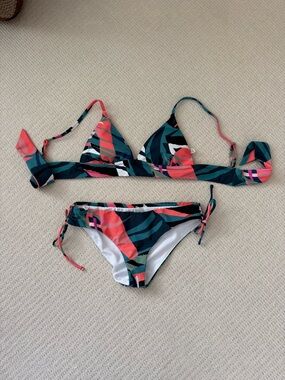 Raisins multi colored and fully lined bikini ☀️